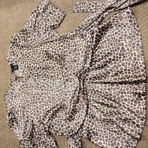 NEW BCBG Blouse. XL. Stunning ANIMAL SPOTS